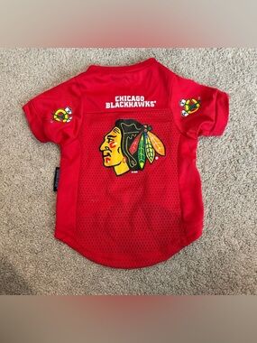 Dog Chicago Blackhawks red NHL jersey top small breed M NWOT